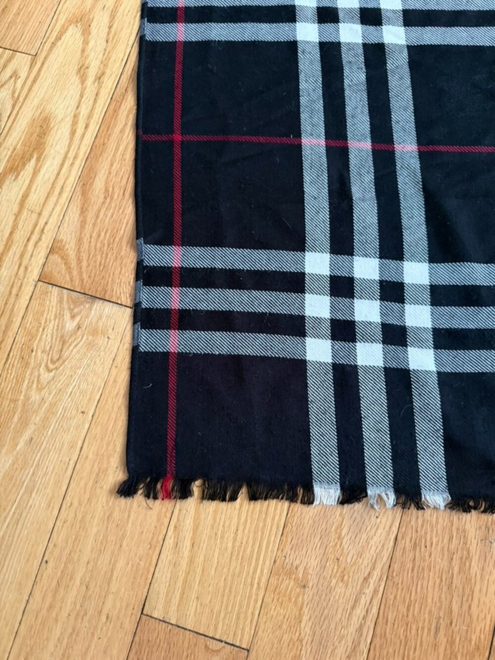 $650 Retail Burberry Nova Check Cashmere Scarf Black Classic Plaid Fringe - Picture 3 of 5